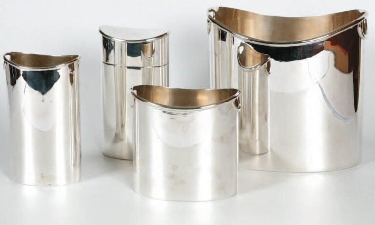 Service à cocktail en argent composé de trois seaux à rafraîchir et un shaker de formes ovalisée