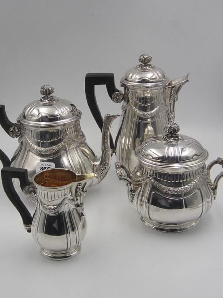 SERVICE THÉ-CAFÉ en argent (950 millièmes) de style Louis XVI comprenant théière, cafetière, sucrier couvert et piche