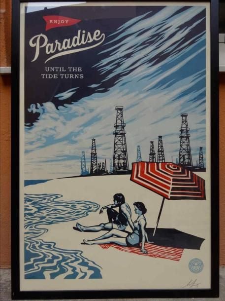 Shepard FAIREY (1970-) "Paradise turns" (Enjoy Paradise until the Tide Turns) 2016 Impression sur papier Titrée dans la planche Contresignée et datée en bas à droite: 16 Non justifiée Dans un encadrement et sous verre Dimensions (feuille): 92 x 61 cm