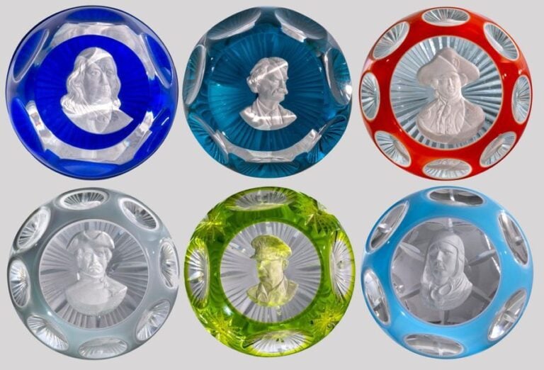 Six presse-papiers de Cristal d'Albret ornés de cristallo-cérames