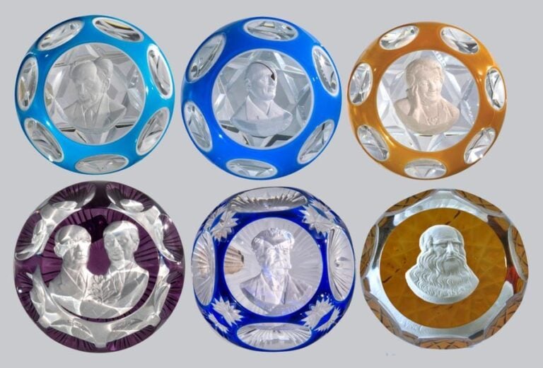 Six presse-papiers de Cristal d'Albret ornés de cristallo-cérames