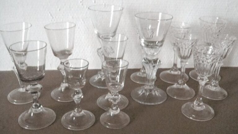 Six verres de différentes formes et dimensions XVIIIe siècle