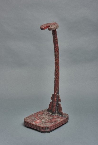 Socle pour sabre garni de laque Kamakurabor