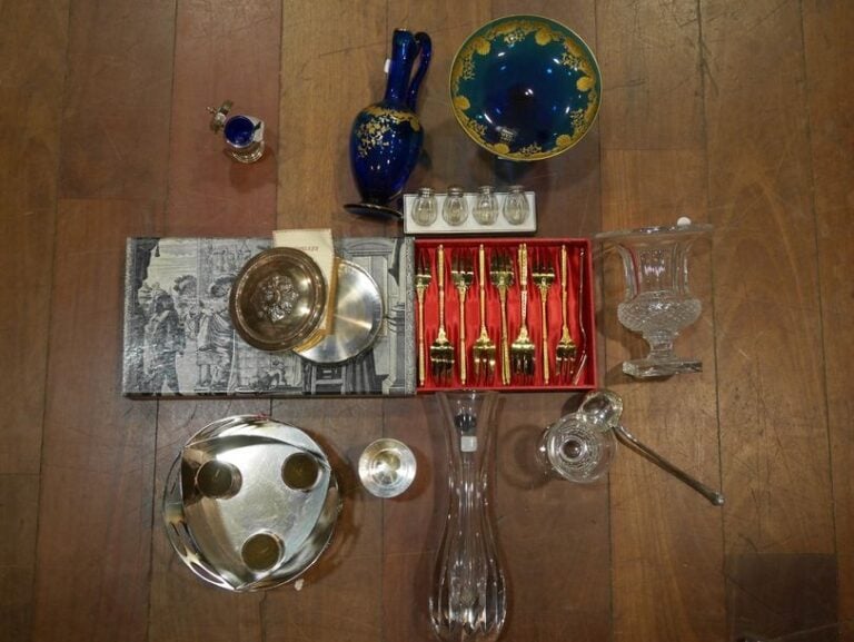 St Louis : Coupe sur pied doublé or , carafe, service à liqueur , vase soliflore, vase Versailles