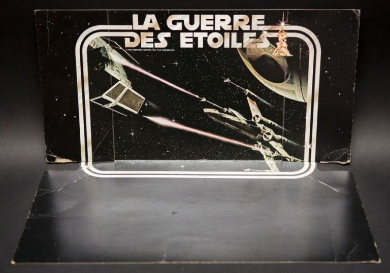 Star Wars / La Guerre des Etoiles Rare Diorama Promotionnel Occasion 1977 France Traces de plis - languettes de maintien des côtés - petite déchirure et manque en bas du rabat gauche