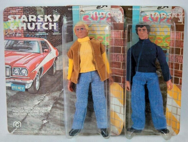 Starsky & Hutch Mego - Starsky & Hutch Neuf en Blister USA, 1976 Figurines articulées en plastique - Bulle de Hutch un peu écrasée en haut Bulle de Starsky un peu décollée en bas - 20 cm
