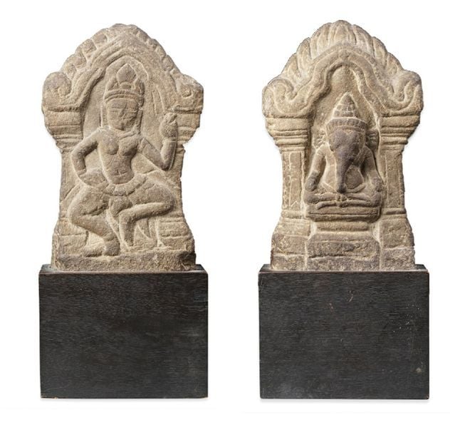STELE BIFACE SCULPTEE DANS UNE PIERRE