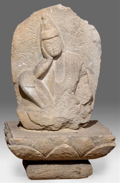 STELE VOTIVE DE LA DEESSE NYOIRIN KANNON EN PIERRE SCULPTEE