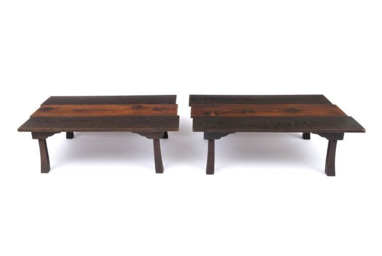 SUITE DE DEUX (2) TABLES BASSES EN BOIS DE KIYAKI ET D'HINOKI