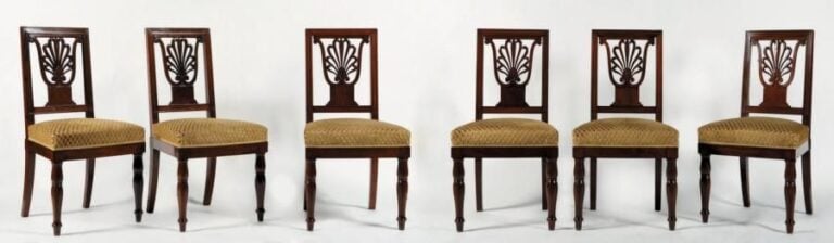 Suite de six chaises, en acajou et placage d'acajou, à dossier ajouré, de forme gerb