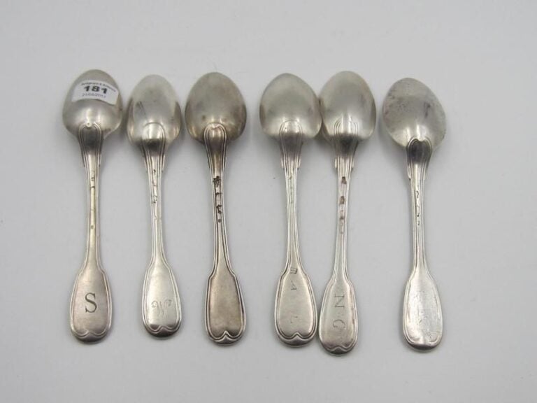 Suite de six petites cuillères en argent, filet, les spatules chiffrée