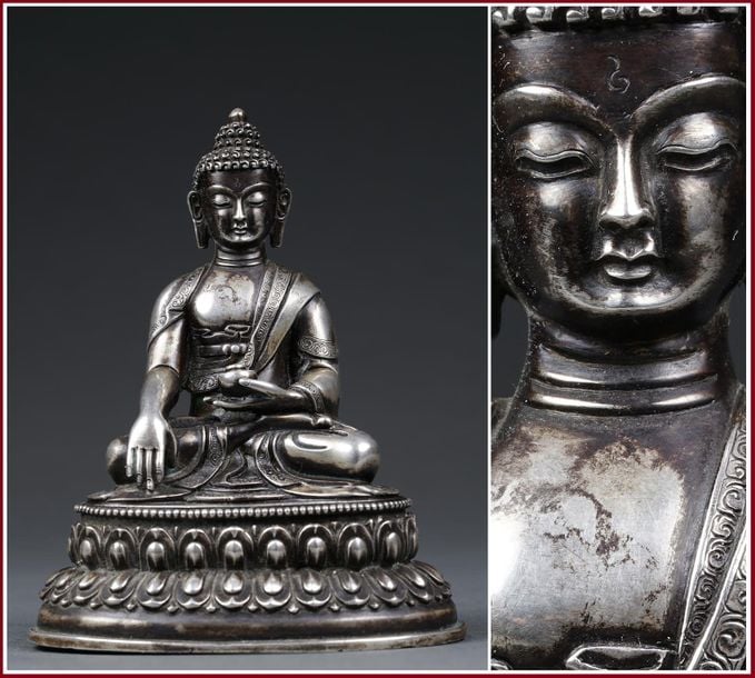 SUJET EN ARGENT A L'EFFIGIE DU BOUDDHA AMITABHA