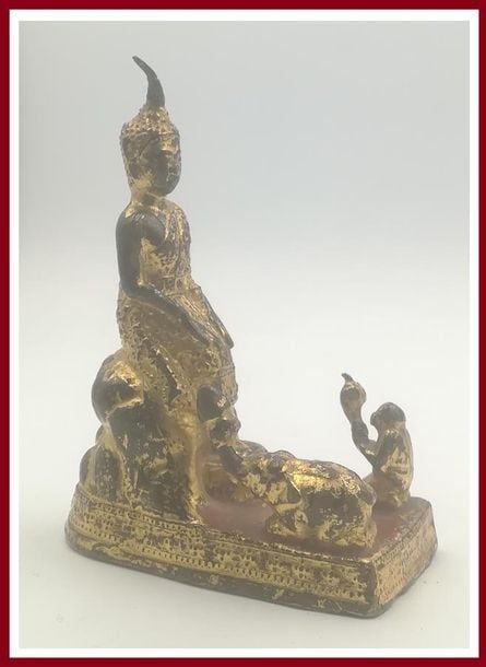 SUJET EN BRONZE LAQUE NOIR ET OR A L’EFFIGIE DE BOUDDHA