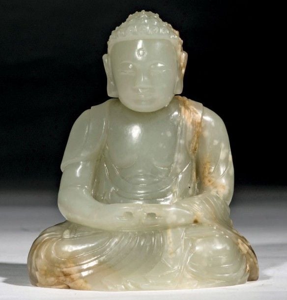Sujet en jade céladon représentant le bouddha Shakyamuni en position de méditatio