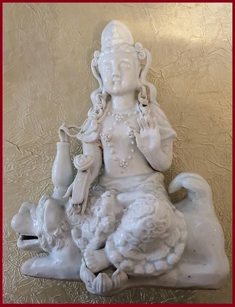 SUJET EN PORCELAINE EMAILLEE BLANC DE CHINE