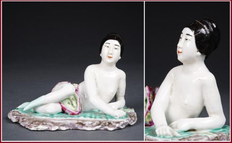 .SUJET EROTIQUE EN PORCELAINE A DECOR EMAILLE POLYCHROME DANS LE STYLE DE LA FAMILLE ROSE