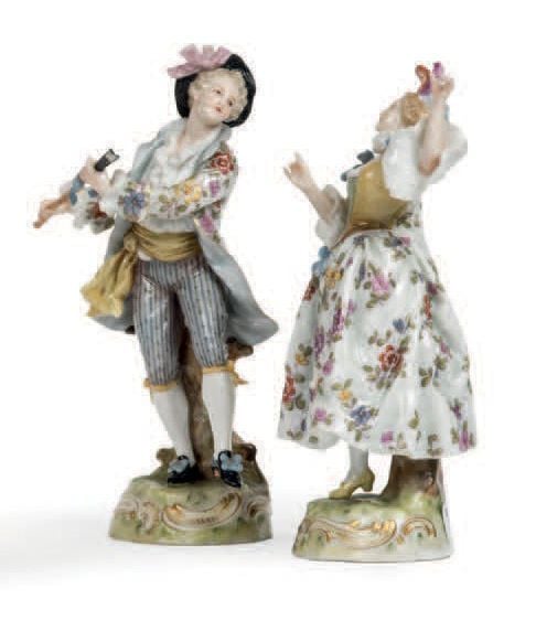 Sujets en porcelaine polychrome représentant un couple de danseur