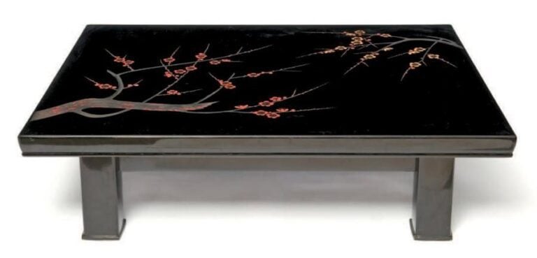 Table basse de forme rectangulaire laquée noir