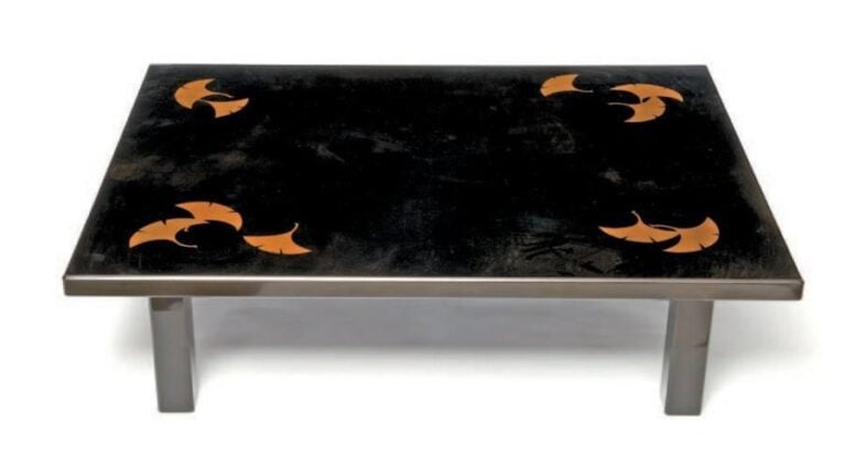 Table basse de forme rectangulaire laquée noir