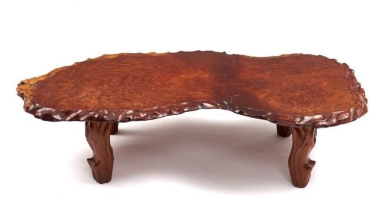 Table basse (zataku) d'une très jolie forme naturell