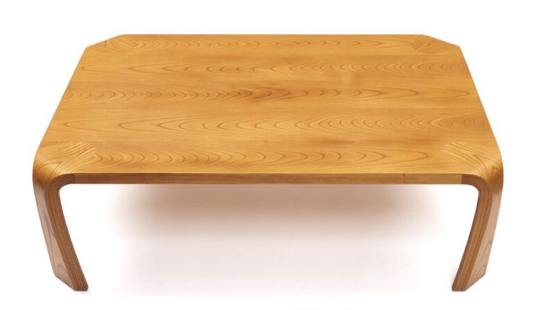 Table basse (zataku) faite de bois blond contreplaqué zelkova (keyaki
