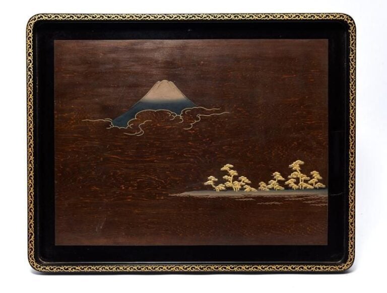 Table basse (zen) laquée noire et de forme rectangulair