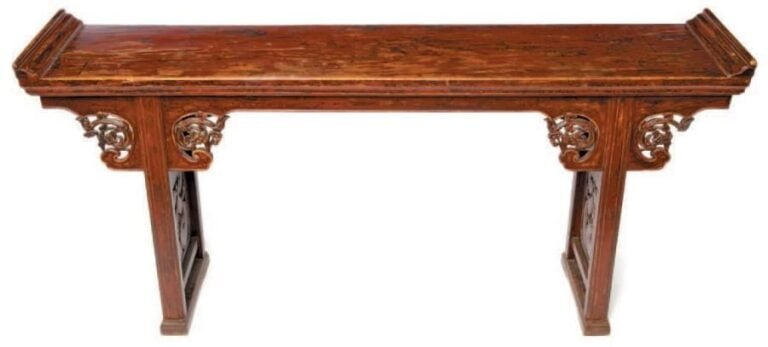 Table chinoise de bois laqué roug
