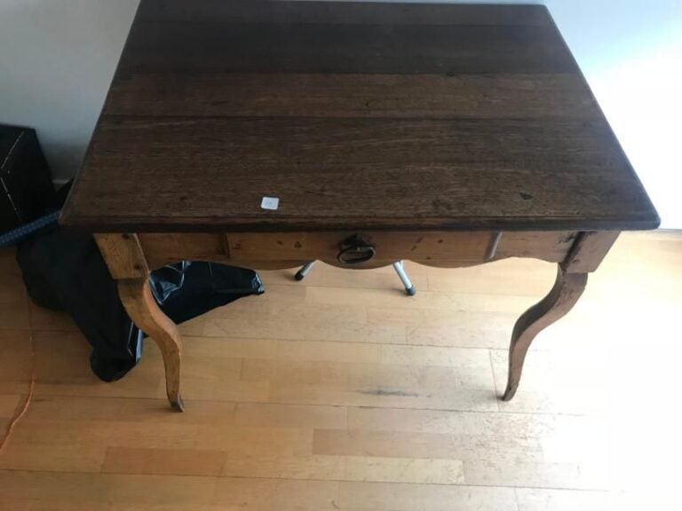 Table d'appoint en bois naturel à une porte