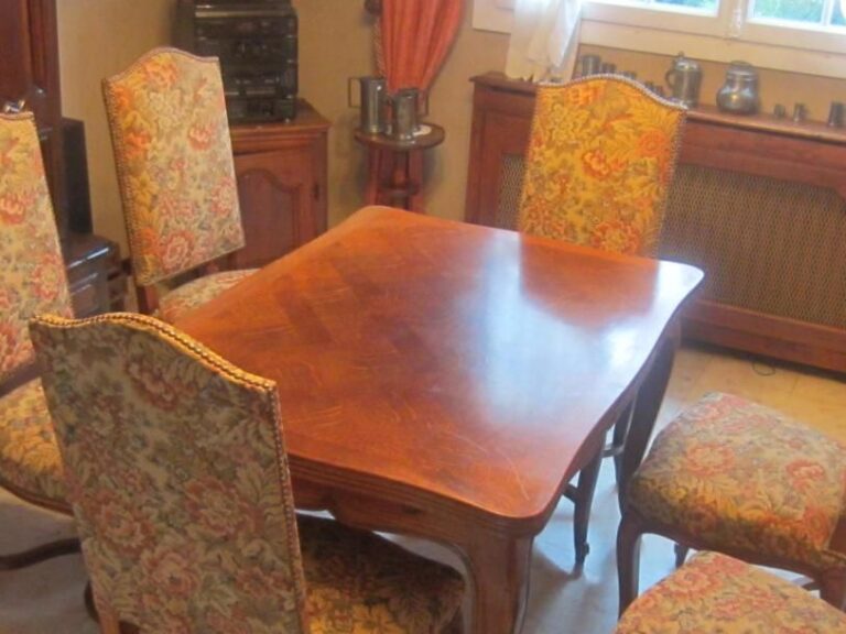 Table de salle à manger en bois naturel de Style Louis X