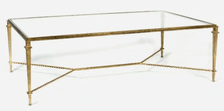 Table rectangulaire en bronze doré; plateau de verre