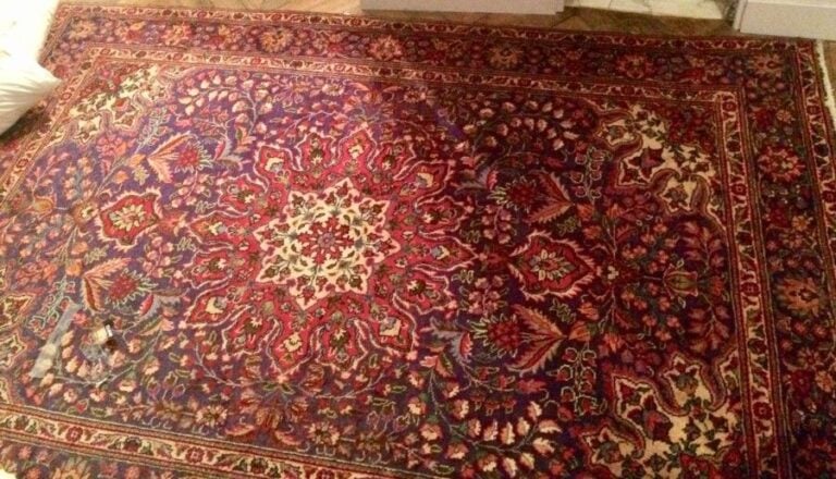 Tapis à fond viole
