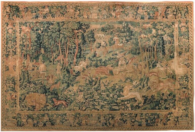 TAPISSERIE à décor de personnages et animaux