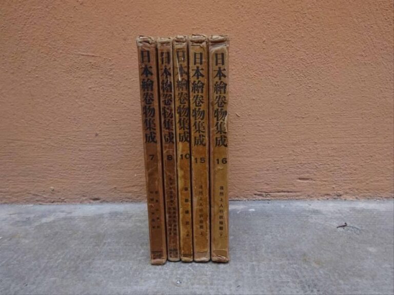 Teijir? MIZOGUCHI [Auteur] "Nihon emakimono shusei" ["Collection of Japanese scroll paintings" | ???????, ?????] Y?zankaku éditeur [???], 1929 Tomes 7, 8, 10, 15 et 16 Lot de 5 volumes (exemplaires de consultation, non collationnés et vendus en l'état)  A LOT OF 5 BOOKS ON COLLECTING JAPANESE SCROLL PAINTINGS BY TEIJIRO MIZOGUCHI