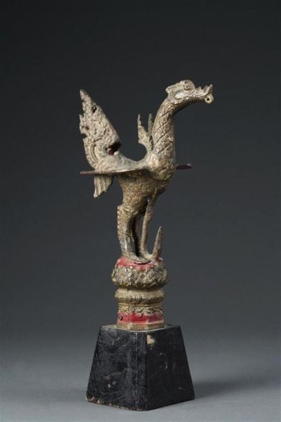 TERMINAISON D'HAMPE D'ETENDARD EN BRONZE MOULE A L'EFFIGIE DE SUPPANAHANG OU HAMSA