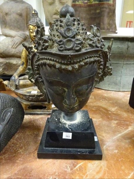TETE DE BODDHISATTVA PORTANT TIARRE De style, probablement Thaïlande Bronze à patine vert