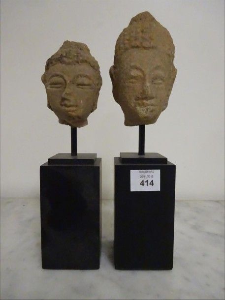 TETE DE BOUDDHA EN PIERRE Sud-est asiatique Socle modern