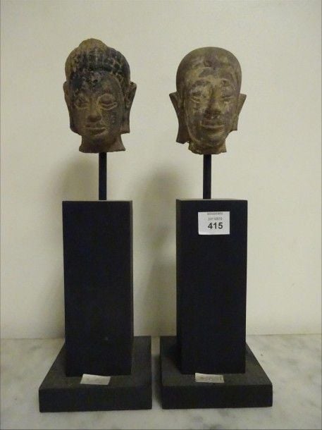 TETE DE BOUDDHA EN PIERRE Sud-est asiatique Socle modern