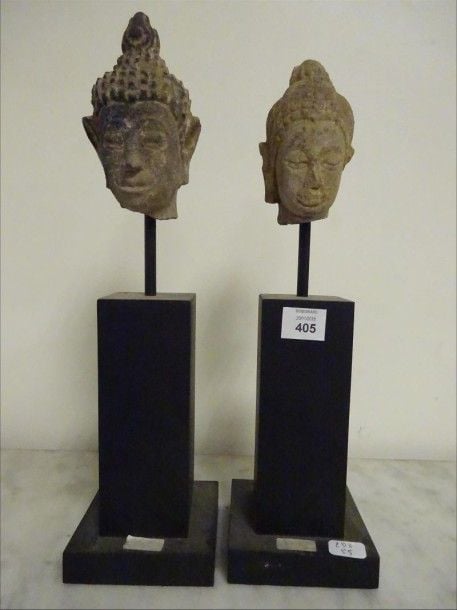TETE DE BOUDDHA EN PIERRE Sud-est asiatique Socle modern