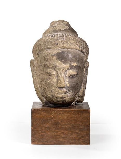 TÊTE DE BOUDDHA EN PIERRE