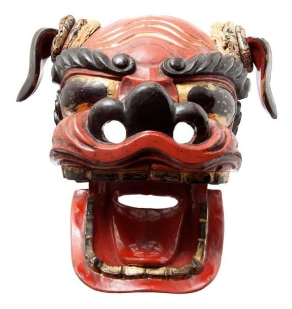 Tête de lion en bois avec des oreilles (séparées) utilisée lors de la danse du lion (shishimai