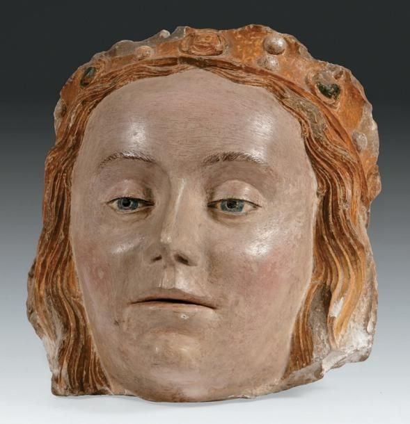 Tête de Sainte ou de Vierge couronnée en pierre calcaire sculptée en ronde bosse, polychromée et doré