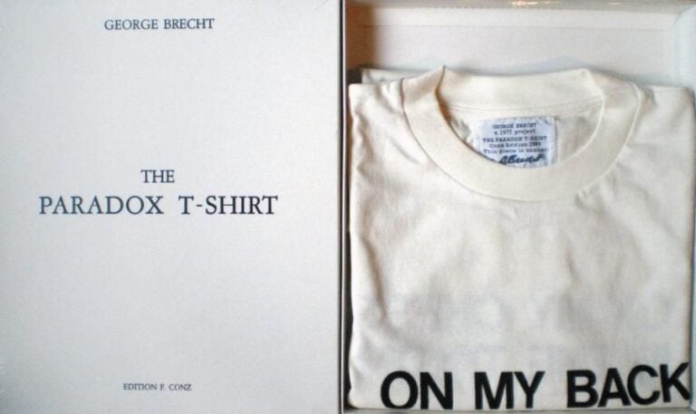 The Paradox t-shirt, 1989 T-Shirt et emboîtage, Éditions Conz signé et numéroté 47/150 33,5 x 28,5 x 4 cm