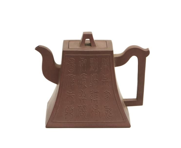Théière chinoise en argile de style Yixing et de forme carré