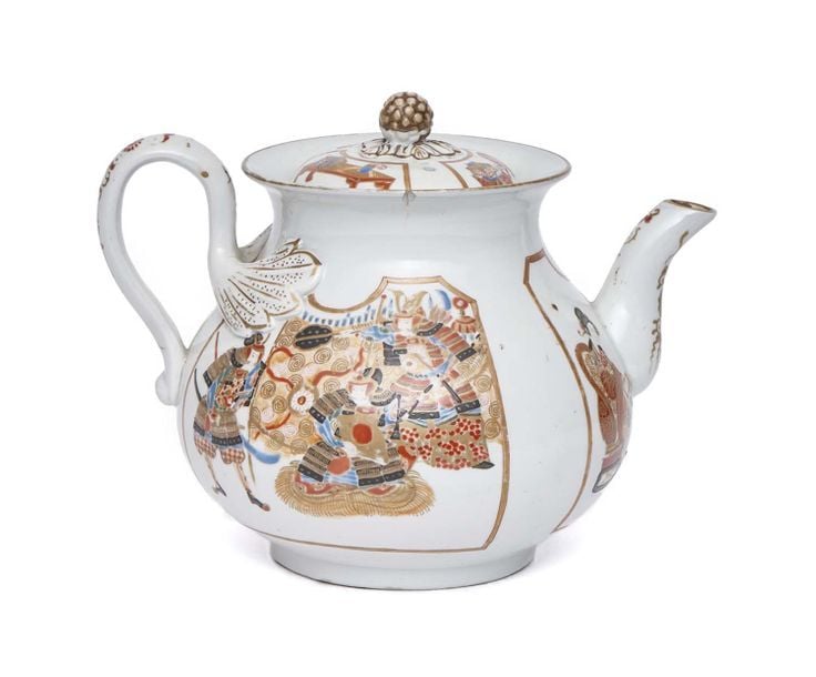 Théière polychrome destinée à l’export, en porcelaine d’Imari décorée de samouraï