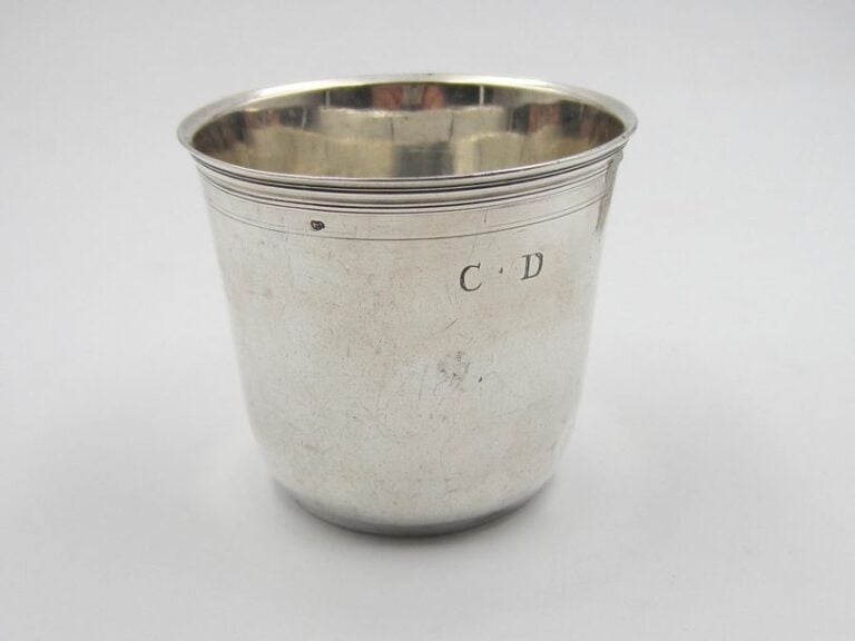 TIMBALE CURON en argent uni gravée d'un file