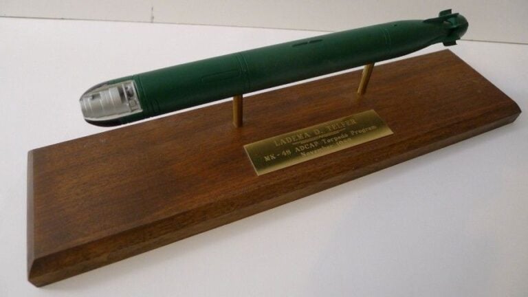 Torpedo MK-48 Maquette de présentation d'une torpille sousmarine avec le détail du sonar et guidage situés dans sa point