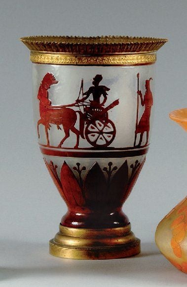 TRAVAIL ETRANGER 1900-1910 Vase conique à corps renflé sur piédouch
