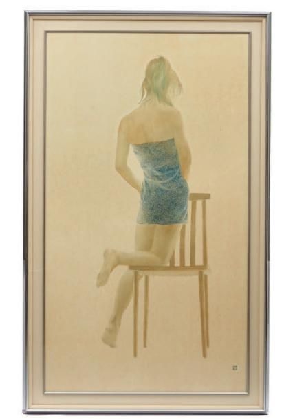 TRÈS GRANDE AQUARELLE raffinée représentant une jeune fille de dos assise au repos avec une jambe sur une chais