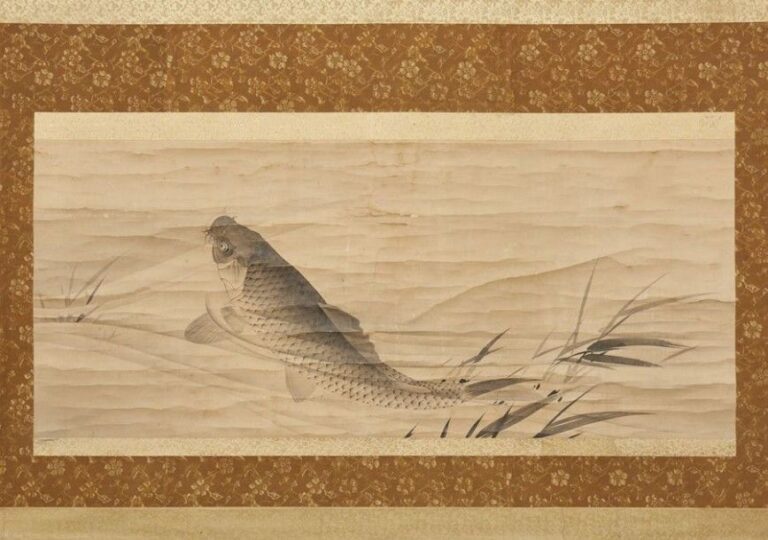 Très large peinture sur rouleau (kakejiku) figurant un dessin à l'encre anonyme représentant une carpe sautant hors de l'ea