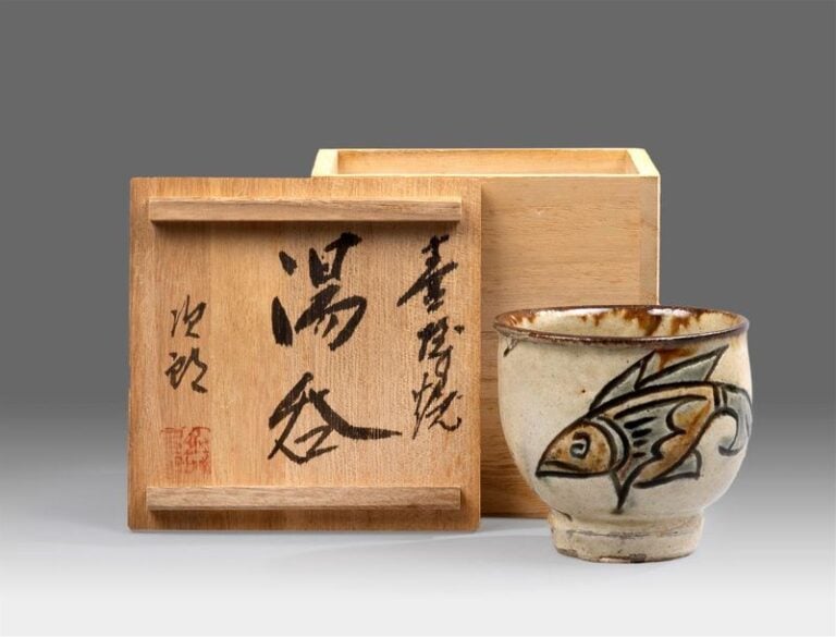 TRESOR NATIONAL VIVANT - COUPE A SAKE EN GRES PAR KINJO JIRO (1912-2004)